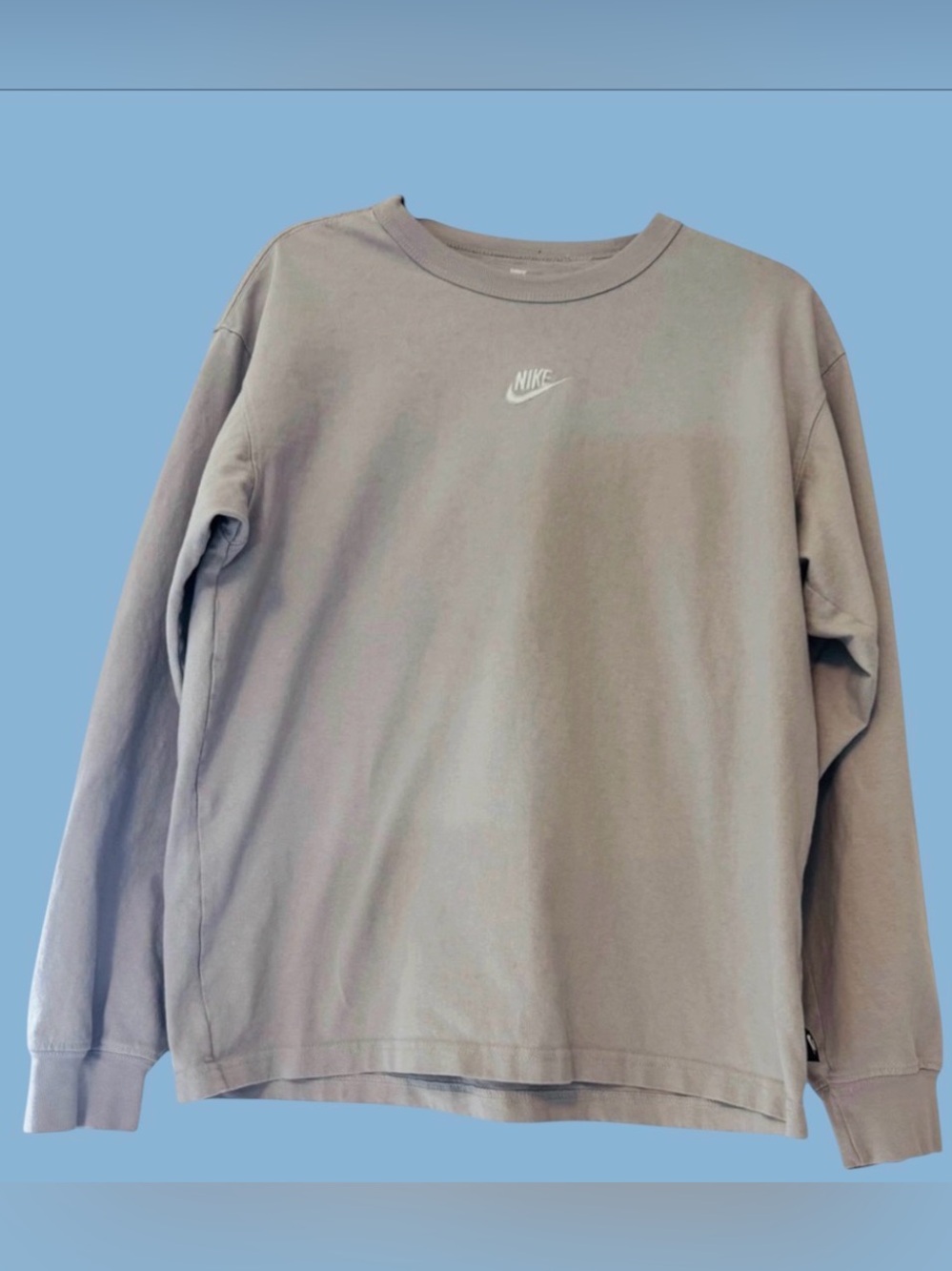 Nike Crewneck Sweatshirt in Light Gray with White Logo (men’s or women’s ). - Picture 2 of 7